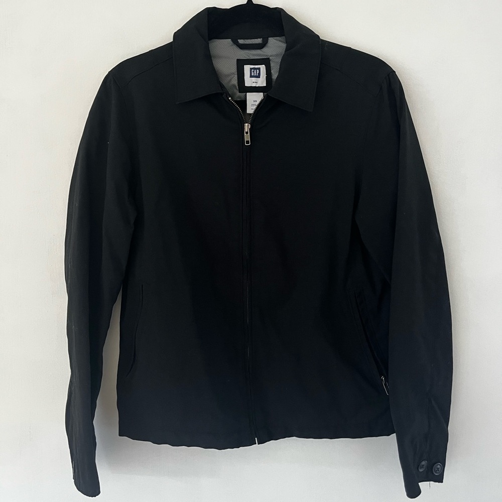 Black collared bomber jacket